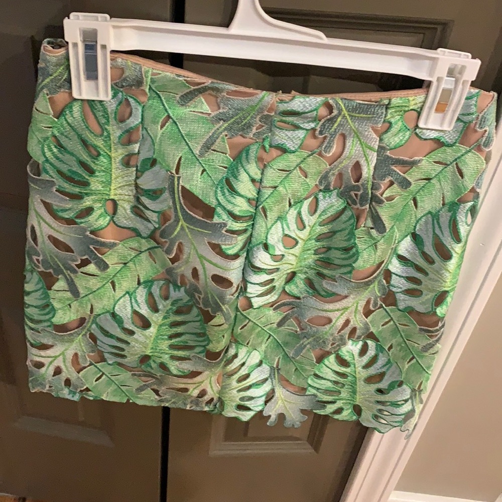Fully lined leaf motif mini skirt